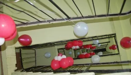 Як прикрасити під'їзд на весілля декор сходи і ганку (весілля) Як прикрасити під'їзд на весілля декор сходи і ганку