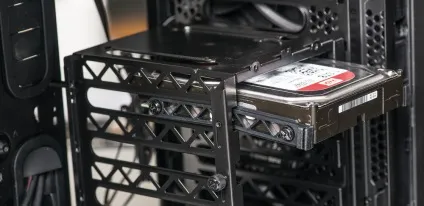Як встановити накопичувачі і оптичний привід в системний блок, chip Україна (привід) Як встановити накопичувачі і оптичний привід в системний блок, chip Україна