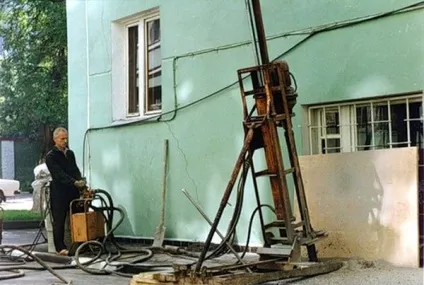 Як зміцнити фундамент старого дерев'яного та цегляного будинку - легка справа