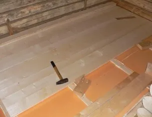 Як утеплити підлогу на дачі