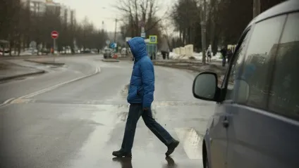 Як вести себе якщо на дорозі пішохід