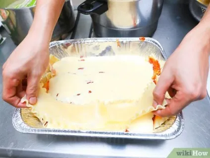 Як викласти шарами лазанью