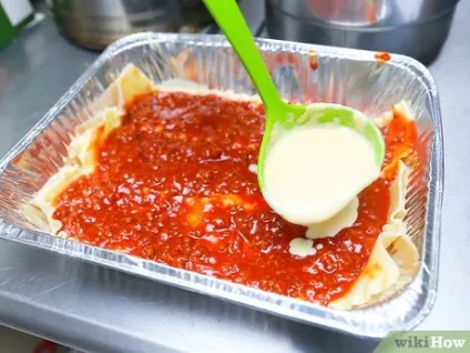 Як викласти шарами лазанью