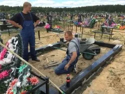 Чи можна укладати плитку на могилу самостійно (укладання плитки на кладовищі) Чи можна укладати плитку на могилу самостійно