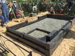 Чи можна укладати плитку на могилу самостійно (установка пам'ятників) Чи можна укладати плитку на могилу самостійно