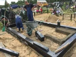 Чи можна укладати плитку на могилу самостійно (установка пам'ятників) Чи можна укладати плитку на могилу самостійно
