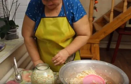 Як заквасити капусту на зиму правильно, швидко, смачно (класичний спосіб з фото) (як квасити капусту в домашніх умовах рецепт з фото) Як заквасити капусту на зиму правильно, швидко, смачно (класичний спосіб з фото)