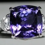 Камінь иолит (кордиерит)