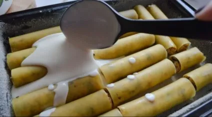 Каннеллоні з куркою і грибами фаршировані і під соусом (грибами) Каннеллоні з куркою і грибами фаршировані і під соусом