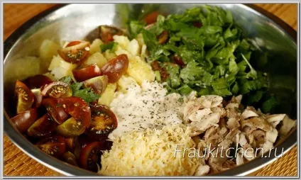 Картопляний салат з куркою сиром і помідорами (сиром) Картопляний салат з куркою сиром і помідорами
