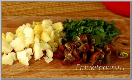 Картопляний салат з куркою сиром і помідорами (сиром) Картопляний салат з куркою сиром і помідорами