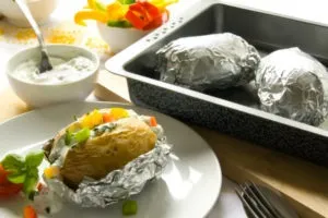 Картопля в духовці приготована абсолютно різними способами (абсолютно) Картопля в духовці приготована абсолютно різними способами