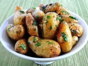 Картопля в духовці приготована абсолютно різними способами (духовці) Картопля в духовці приготована абсолютно різними способами