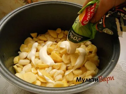 Картопля запечена з майонезом в мультиварці (картопля під майонезом) Картопля запечена з майонезом в мультиварці