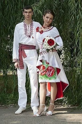 Колоритні весільні сукні в українському стилі (сукні) Колоритні весільні сукні в українському стилі