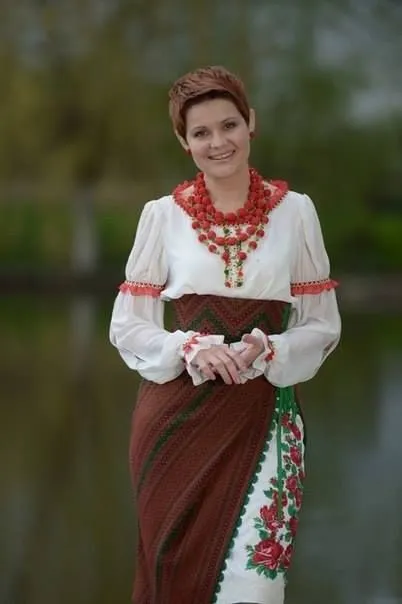 Колоритні весільні сукні в українському стилі (колоритні) Колоритні весільні сукні в українському стилі