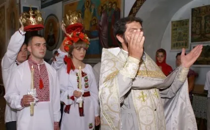 Колоритні весільні сукні в українському стилі (колоритні) Колоритні весільні сукні в українському стилі