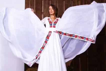 Колоритні весільні сукні в українському стилі (українському) Колоритні весільні сукні в українському стилі
