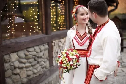 Колоритні весільні сукні в українському стилі (українському) Колоритні весільні сукні в українському стилі