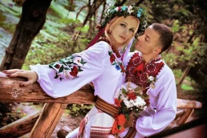 Колоритні весільні сукні в українському стилі (стилі) Колоритні весільні сукні в українському стилі