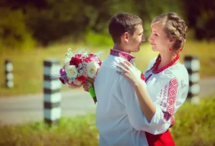 Колоритні весільні сукні в українському стилі (весільні) Колоритні весільні сукні в українському стилі