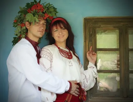 Колоритні весільні сукні в українському стилі (колоритні) Колоритні весільні сукні в українському стилі