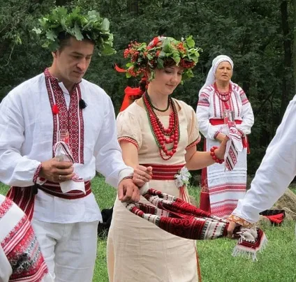 Колоритні весільні сукні в українському стилі (стилі) Колоритні весільні сукні в українському стилі