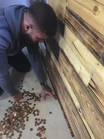 Коли Барбер дізнався, скільки буде коштувати зробити підлогу в салоні, то виклав його грошима, умкра