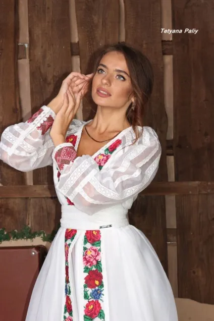 Колоритні весільні сукні в українському стилі (стилі) Колоритні весільні сукні в українському стилі