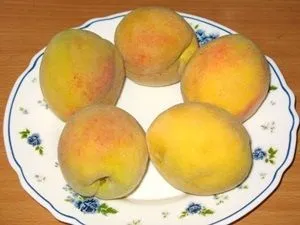 Компот з персиків