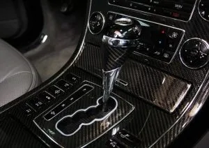 Наклейка віініловой плівки під карбон на автомобіль (карбон) Наклейка віініловой плівки під карбон на автомобіль