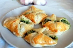 Конвертики з листкового тіста з яблуками, з куркою, з сиром (яблуками) Конвертики з листкового тіста з яблуками, з куркою, з сиром