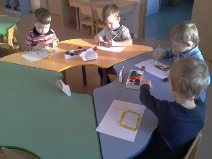 Конспект заняття з художньої творчості (малювання) в середній групі «казковий теремок» (ігри для дошкільнят) Конспект заняття з художньої творчості (малювання) в середній групі «казковий теремок»