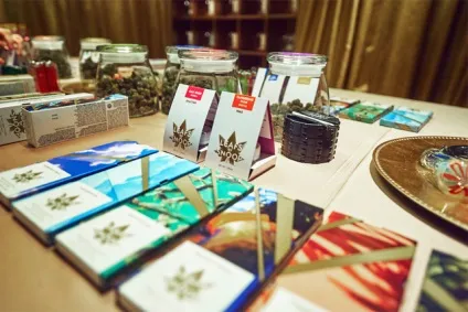 Королі косяків 10 діячів, які перетворили марихуану з докази в легальний товар (Засновник глава компанії) Королі косяків 10 діячів, які перетворили марихуану з докази в легальний товар