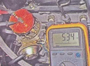 Кришка, бігунок трамблера автомобіля ваз 2107 - перевірка і заміна (бігунок) Кришка, бігунок трамблера автомобіля ваз 2107 - перевірка і заміна