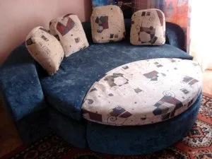 Круглий диван ліжко