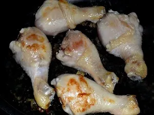 Курячі гомілки, тушковані з картоплею, приготуй, сподобається! (Картоплею) Курячі гомілки, тушковані з картоплею, приготуй, сподобається!
