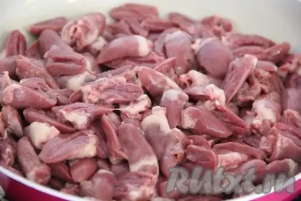 Курячі сердечка з картоплею в горщиках - рецепт з фото