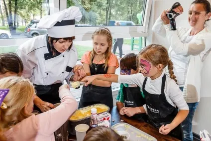 Кулінарні майстер-класи для дітей в кафе kitchen (майстер-класи) Кулінарні майстер-класи для дітей в кафе kitchen