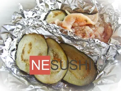 Куряче філе запечене з баклажанами