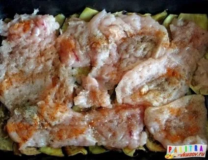 Куряче філе запечене в духовці з помідорами і баклажанами (фото-рецепт) (духовці) Куряче філе запечене в духовці з помідорами і баклажанами (фото-рецепт)