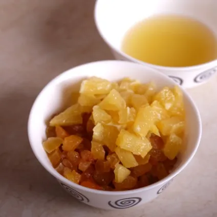 Курка, фарширована рисом і сухофруктами, запечена в апельсиново-медовій глазурі, витонченість (курка) Курка, фарширована рисом і сухофруктами, запечена в апельсиново-медовій глазурі, витонченість
