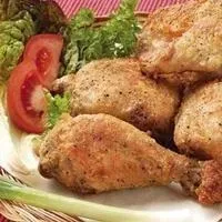 Курка в сухарях на сковороді - як приготуємо (мисці збийте яйця) Курка в сухарях на сковороді - як приготуємо