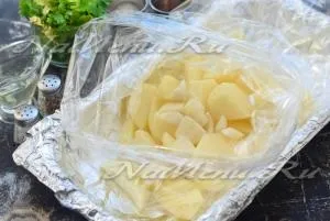 Курка з картоплею в рукаві в духовці, рецепт з фото (масло) Курка з картоплею в рукаві в духовці, рецепт з фото