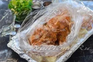Курка з картоплею в рукаві в духовці, рецепт з фото (картопля) Курка з картоплею в рукаві в духовці, рецепт з фото