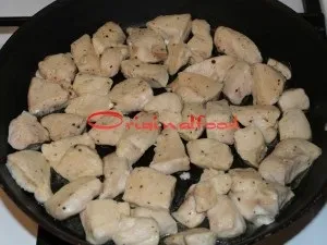 Курка з картоплею під вершковим соусом в духовці (соусом) Курка з картоплею під вершковим соусом в духовці