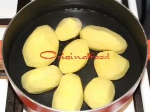Курка з картоплею під вершковим соусом в духовці (рецепт запіканки) Курка з картоплею під вершковим соусом в духовці