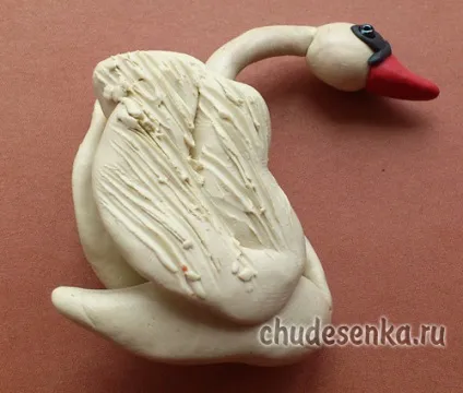 Лебідь з пластиліну
