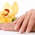 Лікування і зміцнення нігтів в салоні (нігті) Лікування і зміцнення нігтів в салоні