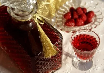Лікування настоянкою горобини, правила здоров'я і довголіття (струшуючи вміст процідити) Лікування настоянкою горобини, правила здоров'я і довголіття